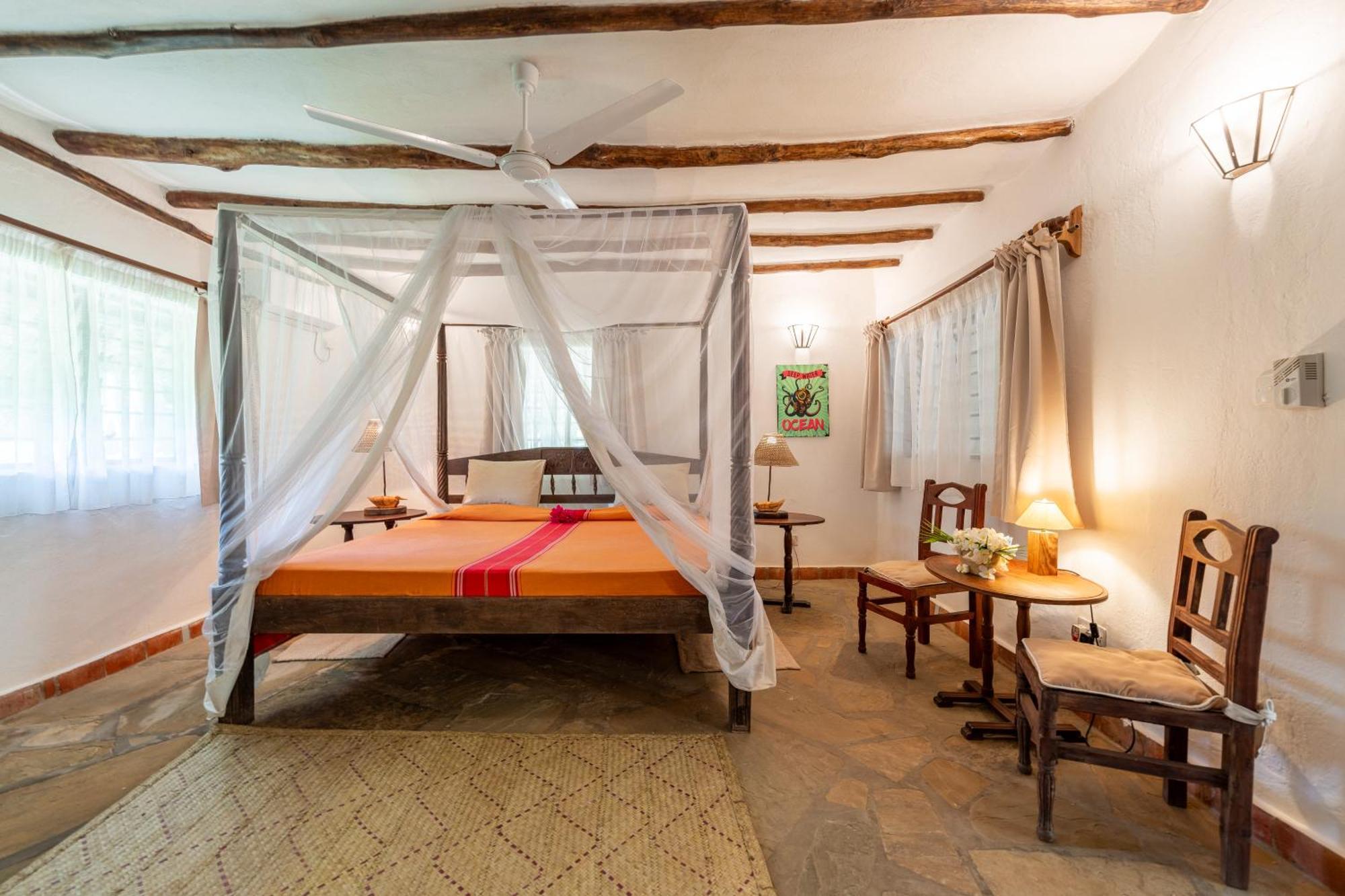 Diani Marine Divers Village Diani Beach Exterior photo