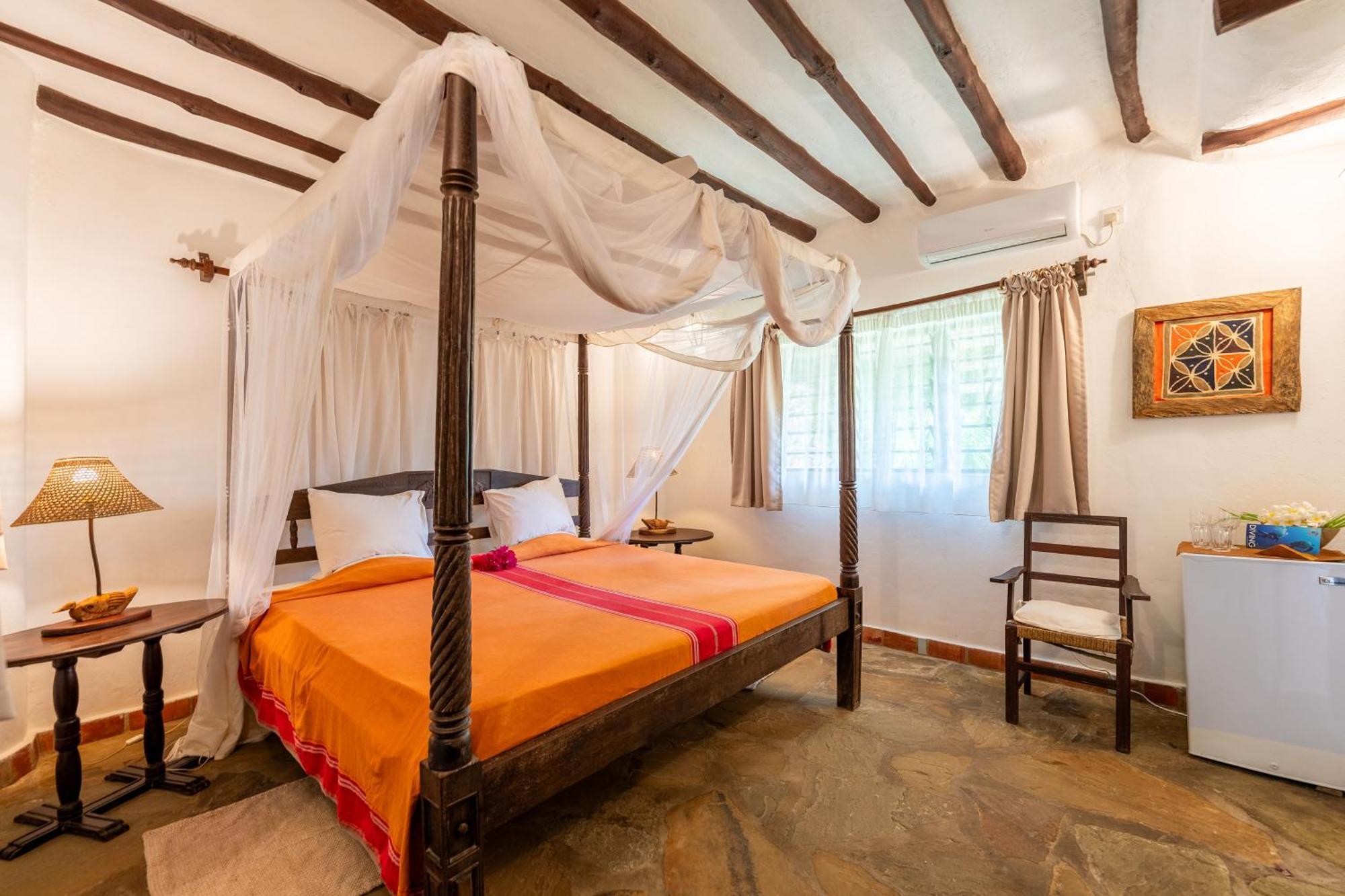 Diani Marine Divers Village Diani Beach Exterior photo