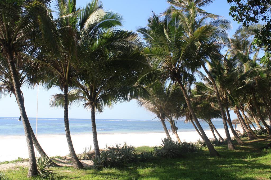 Diani Marine Divers Village Diani Beach Exterior photo